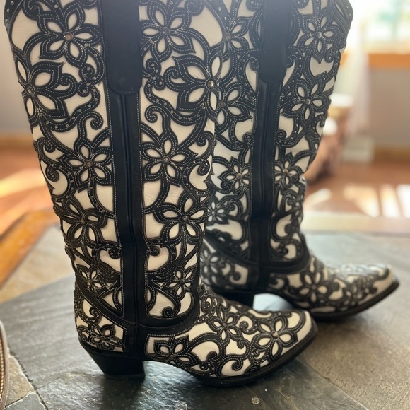 Black & white tooled boots - Picture 4 of 6